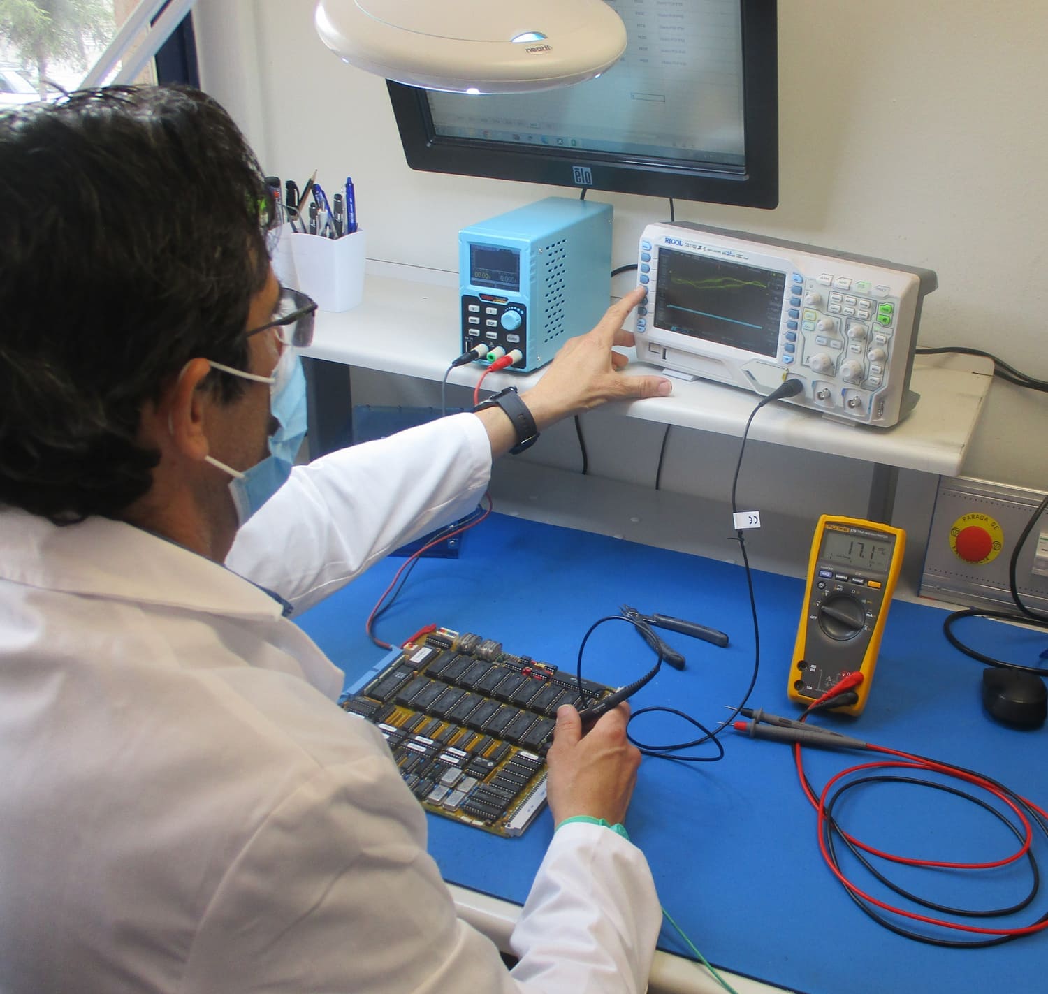 LI2E equipment and instrumentation